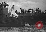 Standbild USS California (BB-44) Verschoben auf drydock Pearl Harbor Hawaii USA, 1942, aus Sekunde 25 historischem Filmmaterial Videoclip 65675061839