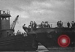 Standbild USS California (BB-44) Verschoben auf drydock Pearl Harbor Hawaii USA, 1942, aus Sekunde 29 historischem Filmmaterial Videoclip 65675061839