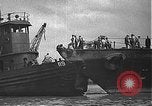 Standbild USS California (BB-44) Verschoben auf drydock Pearl Harbor Hawaii USA, 1942, aus Sekunde 31 historischem Filmmaterial Videoclip 65675061839
