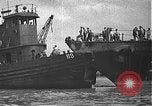 Standbild USS California (BB-44) Verschoben auf drydock Pearl Harbor Hawaii USA, 1942, aus Sekunde 33 historischem Filmmaterial Videoclip 65675061839