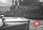 Standbild USS California (BB-44) Verschoben auf drydock Pearl Harbor Hawaii USA, 1942, aus Sekunde 34 historischem Filmmaterial Videoclip 65675061839