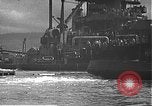 Standbild USS California (BB-44) Verschoben auf drydock Pearl Harbor Hawaii USA, 1942, aus Sekunde 36 historischem Filmmaterial Videoclip 65675061839
