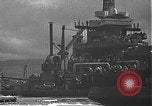 Standbild USS California (BB-44) Verschoben auf drydock Pearl Harbor Hawaii USA, 1942, aus Sekunde 37 historischem Filmmaterial Videoclip 65675061839