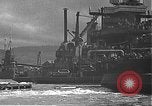 Standbild USS California (BB-44) Verschoben auf drydock Pearl Harbor Hawaii USA, 1942, aus Sekunde 41 historischem Filmmaterial Videoclip 65675061839