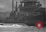 Standbild USS California (BB-44) Verschoben auf drydock Pearl Harbor Hawaii USA, 1942, aus Sekunde 45 historischem Filmmaterial Videoclip 65675061839