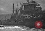 Standbild USS California (BB-44) Verschoben auf drydock Pearl Harbor Hawaii USA, 1942, aus Sekunde 46 historischem Filmmaterial Videoclip 65675061839