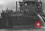 Standbild USS California (BB-44) Verschoben auf drydock Pearl Harbor Hawaii USA, 1942, aus Sekunde 57 historischem Filmmaterial Videoclip 65675061839