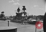 Standbild Navy Liberty party Pearl Harbor Hawaii USA, 1942, aus Sekunde 41 historischem Filmmaterial Videoclip 65675061842