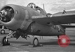 Standbild LCDR John Thach und Lt Edward O'Hare Vorbereitung für einen Flug Kaneohe Hawaii USA, 1942, aus Sekunde 5 historischem Filmmaterial Videoclip 65675061850
