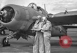 Standbild LCDR John Thach und Lt Edward O'Hare Vorbereitung für einen Flug Kaneohe Hawaii USA, 1942, aus Sekunde 12 historischem Filmmaterial Videoclip 65675061850