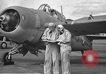 Standbild LCDR John Thach und Lt Edward O'Hare Vorbereitung für einen Flug Kaneohe Hawaii USA, 1942, aus Sekunde 13 historischem Filmmaterial Videoclip 65675061850