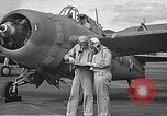 Standbild LCDR John Thach und Lt Edward O'Hare Vorbereitung für einen Flug Kaneohe Hawaii USA, 1942, aus Sekunde 24 historischem Filmmaterial Videoclip 65675061850
