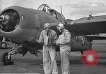 Standbild LCDR John Thach und Lt Edward O'Hare Vorbereitung für einen Flug Kaneohe Hawaii USA, 1942, aus Sekunde 29 historischem Filmmaterial Videoclip 65675061850