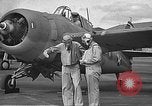 Standbild LCDR John Thach und Lt Edward O'Hare Vorbereitung für einen Flug Kaneohe Hawaii USA, 1942, aus Sekunde 30 historischem Filmmaterial Videoclip 65675061850