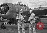 Standbild LCDR John Thach und Lt Edward O'Hare Vorbereitung für einen Flug Kaneohe Hawaii USA, 1942, aus Sekunde 34 historischem Filmmaterial Videoclip 65675061850