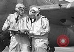 Standbild LCDR John Thach und Lt Edward O'Hare Vorbereitung für einen Flug Kaneohe Hawaii USA, 1942, aus Sekunde 47 historischem Filmmaterial Videoclip 65675061850