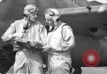 Standbild LCDR John Thach und Lt Edward O'Hare Vorbereitung für einen Flug Kaneohe Hawaii USA, 1942, aus Sekunde 52 historischem Filmmaterial Videoclip 65675061850