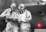 Standbild LCDR John Thach und Lt Edward O'Hare Vorbereitung für einen Flug Kaneohe Hawaii USA, 1942, aus Sekunde 59 historischem Filmmaterial Videoclip 65675061850
