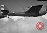 Image CAPC John Thach et Lt Edward O'Hare flying F4F Aéronefs Kaneohe Hawaii USA, 1942, de la seconde 4 séquences d'archives historiques vidéo 65675061851