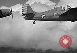 Image CAPC John Thach et Lt Edward O'Hare flying F4F Aéronefs Kaneohe Hawaii USA, 1942, de la seconde 8 séquences d'archives historiques vidéo 65675061851