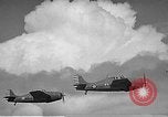 Image CAPC John Thach et Lt Edward O'Hare flying F4F Aéronefs Kaneohe Hawaii USA, 1942, de la seconde 17 séquences d'archives historiques vidéo 65675061851