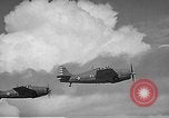 Image CAPC John Thach et Lt Edward O'Hare flying F4F Aéronefs Kaneohe Hawaii USA, 1942, de la seconde 21 séquences d'archives historiques vidéo 65675061851
