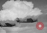 Image CAPC John Thach et Lt Edward O'Hare flying F4F Aéronefs Kaneohe Hawaii USA, 1942, de la seconde 22 séquences d'archives historiques vidéo 65675061851