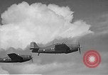 Image CAPC John Thach et Lt Edward O'Hare flying F4F Aéronefs Kaneohe Hawaii USA, 1942, de la seconde 23 séquences d'archives historiques vidéo 65675061851