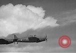 Image CAPC John Thach et Lt Edward O'Hare flying F4F Aéronefs Kaneohe Hawaii USA, 1942, de la seconde 25 séquences d'archives historiques vidéo 65675061851