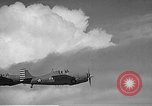 Image CAPC John Thach et Lt Edward O'Hare flying F4F Aéronefs Kaneohe Hawaii USA, 1942, de la seconde 26 séquences d'archives historiques vidéo 65675061851