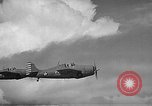 Image CAPC John Thach et Lt Edward O'Hare flying F4F Aéronefs Kaneohe Hawaii USA, 1942, de la seconde 27 séquences d'archives historiques vidéo 65675061851