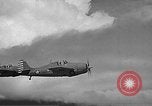 Image CAPC John Thach et Lt Edward O'Hare flying F4F Aéronefs Kaneohe Hawaii USA, 1942, de la seconde 28 séquences d'archives historiques vidéo 65675061851