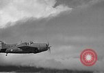 Image CAPC John Thach et Lt Edward O'Hare flying F4F Aéronefs Kaneohe Hawaii USA, 1942, de la seconde 30 séquences d'archives historiques vidéo 65675061851
