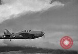 Image CAPC John Thach et Lt Edward O'Hare flying F4F Aéronefs Kaneohe Hawaii USA, 1942, de la seconde 31 séquences d'archives historiques vidéo 65675061851