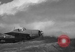 Image CAPC John Thach et Lt Edward O'Hare flying F4F Aéronefs Kaneohe Hawaii USA, 1942, de la seconde 36 séquences d'archives historiques vidéo 65675061851