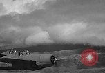 Image CAPC John Thach et Lt Edward O'Hare flying F4F Aéronefs Kaneohe Hawaii USA, 1942, de la seconde 38 séquences d'archives historiques vidéo 65675061851