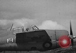 Image CAPC John Thach et Lt Edward O'Hare flying F4F Aéronefs Kaneohe Hawaii USA, 1942, de la seconde 48 séquences d'archives historiques vidéo 65675061851