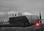 Image CAPC John Thach et Lt Edward O'Hare flying F4F Aéronefs Kaneohe Hawaii USA, 1942, de la seconde 49 séquences d'archives historiques vidéo 65675061851