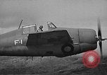 Image CAPC John Thach et Lt Edward O'Hare flying F4F Aéronefs Kaneohe Hawaii USA, 1942, de la seconde 52 séquences d'archives historiques vidéo 65675061851
