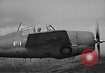 Image CAPC John Thach et Lt Edward O'Hare flying F4F Aéronefs Kaneohe Hawaii USA, 1942, de la seconde 53 séquences d'archives historiques vidéo 65675061851