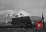 Image CAPC John Thach et Lt Edward O'Hare flying F4F Aéronefs Kaneohe Hawaii USA, 1942, de la seconde 54 séquences d'archives historiques vidéo 65675061851
