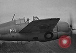Image CAPC John Thach et Lt Edward O'Hare flying F4F Aéronefs Kaneohe Hawaii USA, 1942, de la seconde 56 séquences d'archives historiques vidéo 65675061851