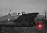 Image CAPC John Thach et Lt Edward O'Hare flying F4F Aéronefs Kaneohe Hawaii USA, 1942, de la seconde 57 séquences d'archives historiques vidéo 65675061851