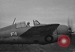 Image CAPC John Thach et Lt Edward O'Hare flying F4F Aéronefs Kaneohe Hawaii USA, 1942, de la seconde 58 séquences d'archives historiques vidéo 65675061851