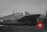 Image CAPC John Thach et Lt Edward O'Hare flying F4F Aéronefs Kaneohe Hawaii USA, 1942, de la seconde 61 séquences d'archives historiques vidéo 65675061851