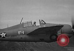 Image CAPC John Thach et Lt Edward O'Hare flying F4F Aéronefs Kaneohe Hawaii USA, 1942, de la seconde 62 séquences d'archives historiques vidéo 65675061851