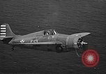 Image pilotes de Navy VF-3 battant F4F Wildcat aéronefs Hawaii USA, 1942, de la seconde 14 séquences d'archives historiques vidéo 65675061853
