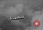 Image pilotes de Navy VF-3 battant F4F Wildcat aéronefs Hawaii USA, 1942, de la seconde 26 séquences d'archives historiques vidéo 65675061853