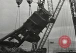 Standbild versunkene USS Arizona Pearl Harbor Hawaii USA, 1942, aus Sekunde 6 historischem Filmmaterial Videoclip 65675061859
