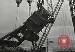 Standbild versunkene USS Arizona Pearl Harbor Hawaii USA, 1942, aus Sekunde 7 historischem Filmmaterial Videoclip 65675061859